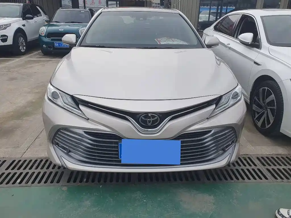 TOYOTA CAMRY