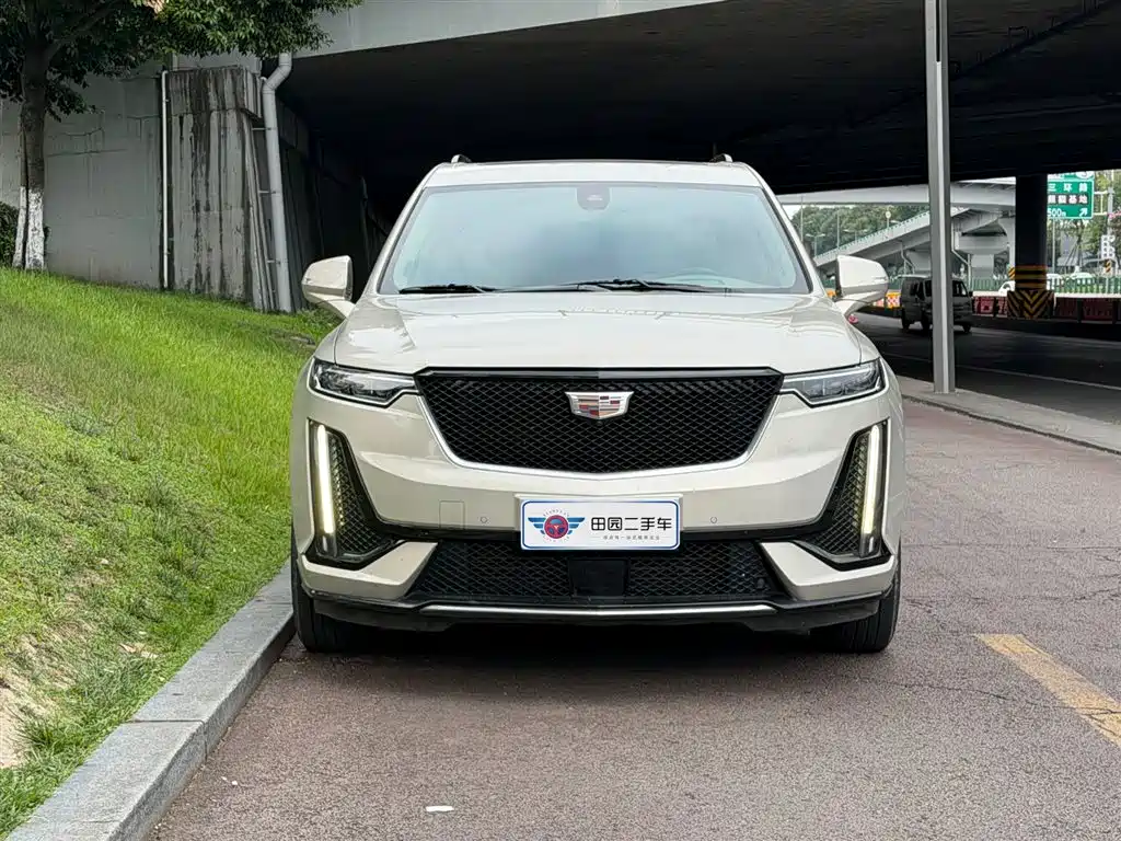 Cadillac XT6 2021 2.0T мест