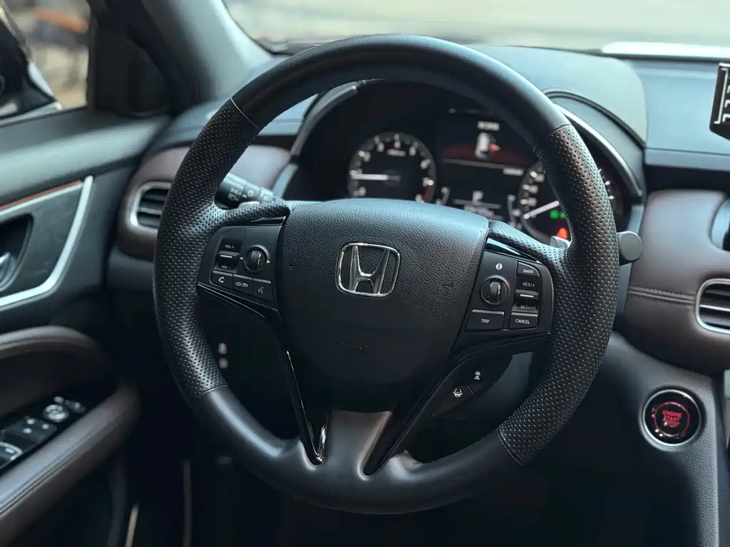 HONDA UR V