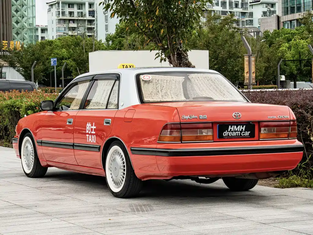 Toyota Crown — миниатюра 10