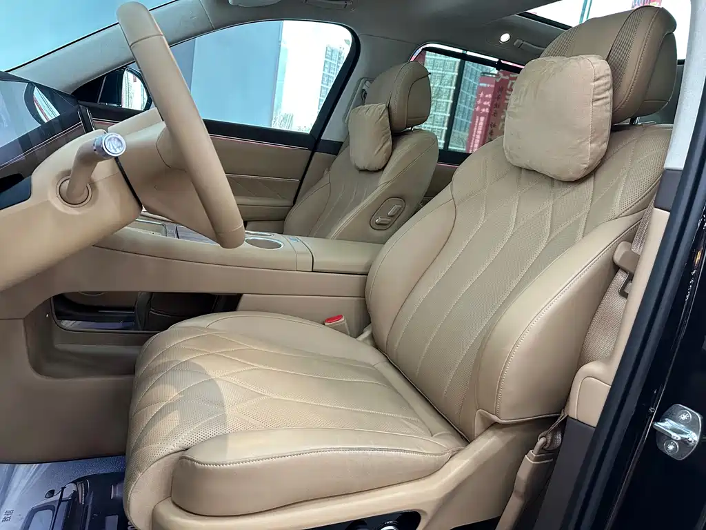 AITO ASK THE WORLD M8