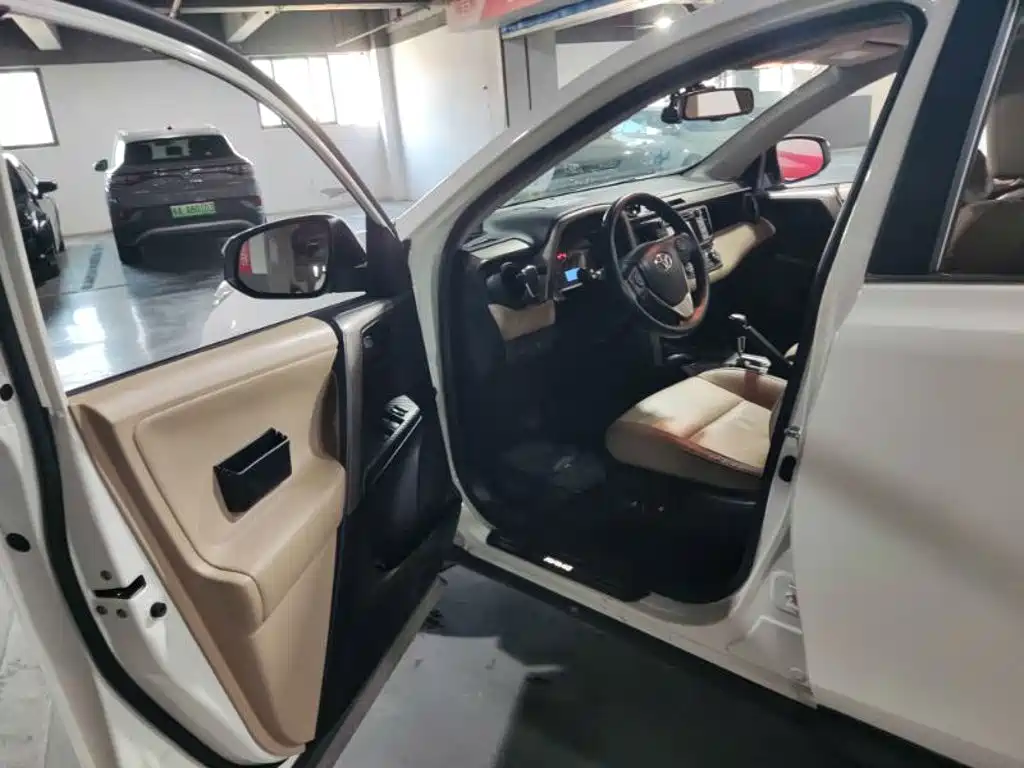 Toyota RAV4 — миниатюра 6