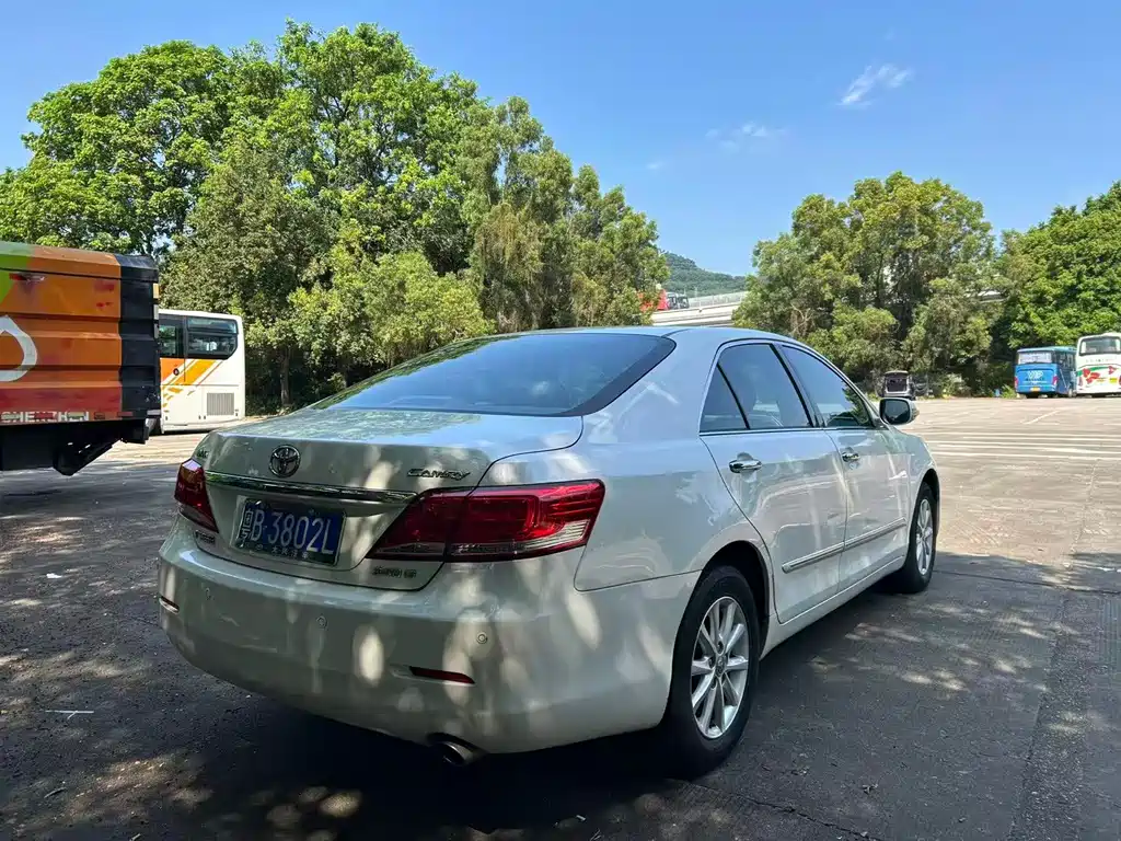 Toyota Camry — миниатюра 6