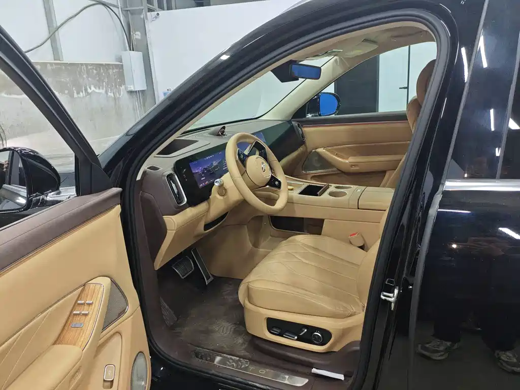 AITO ASK THE WORLD M8