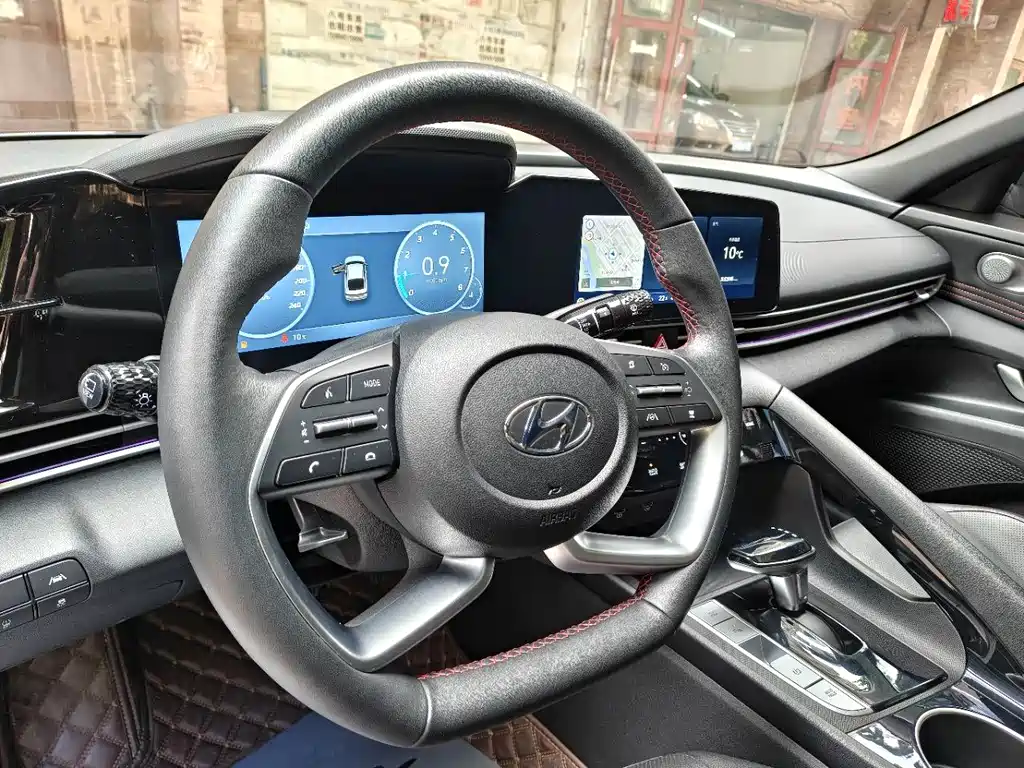 Hyundai Elantra — миниатюра 9