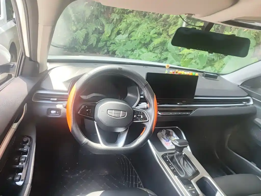 Geely Emgrand 2025 4 1.5L CVT