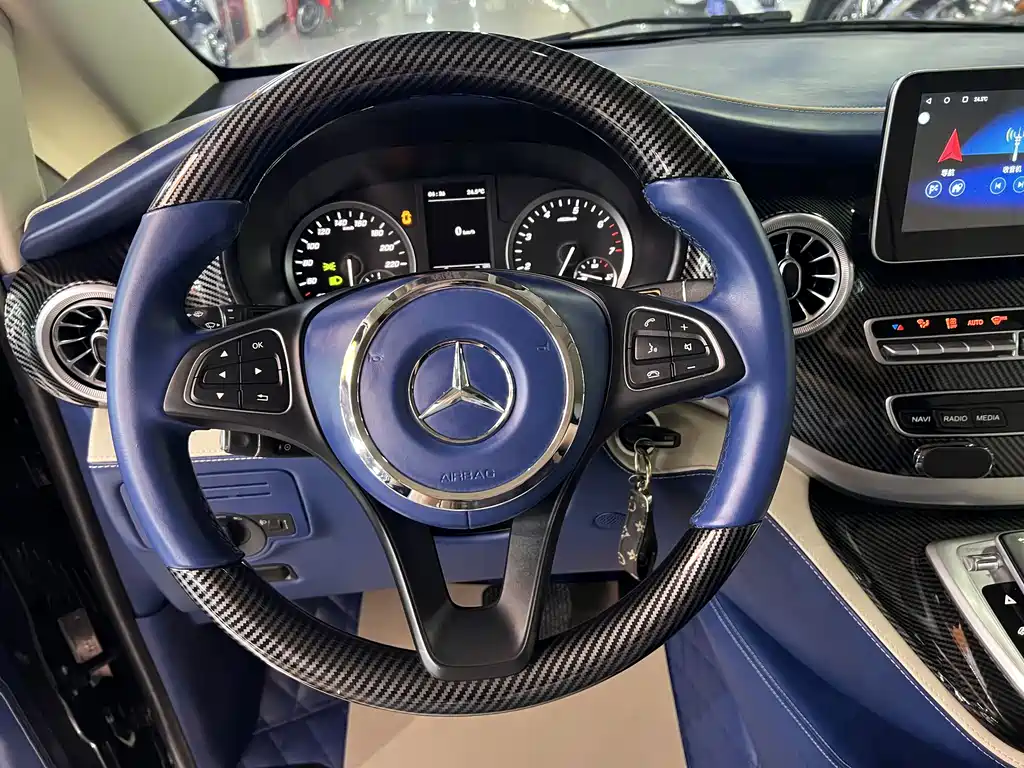 Mercedes-Benz Vito 2023 2.0T 7 мест