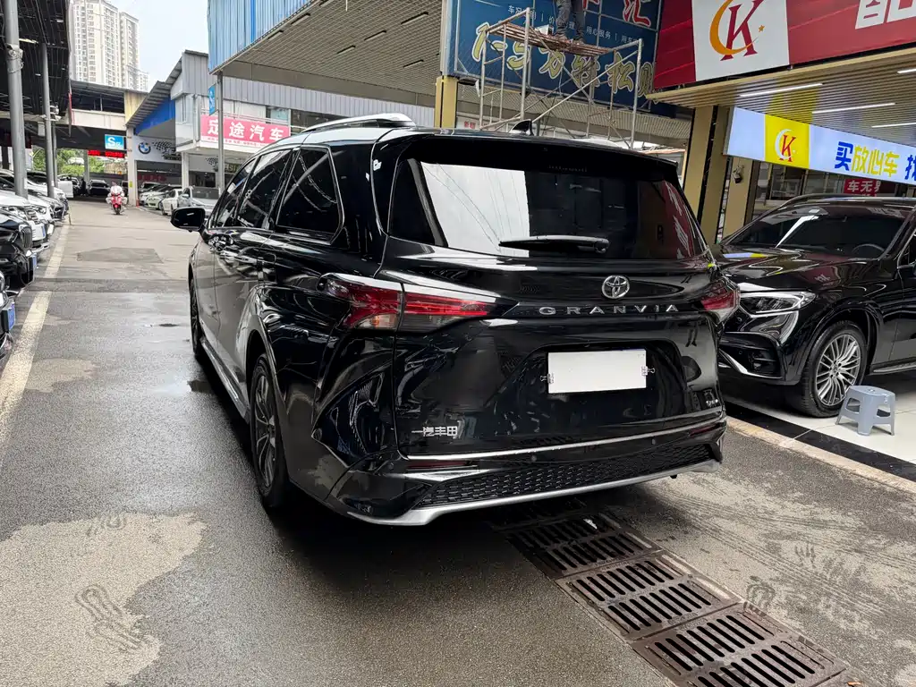 Toyota Granvia 2024 2.5L Luxury