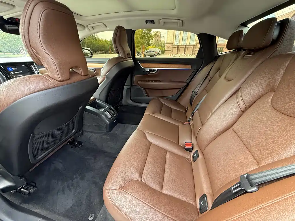 Volvo S90 — миниатюра 5