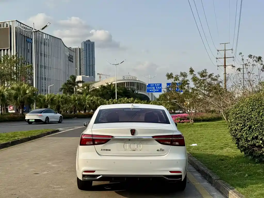 ROEWE I6 NEW ENERGY