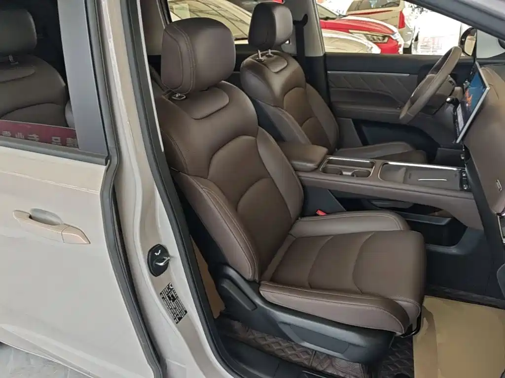 Wuling Xingguang 730 New Energy — миниатюра 25