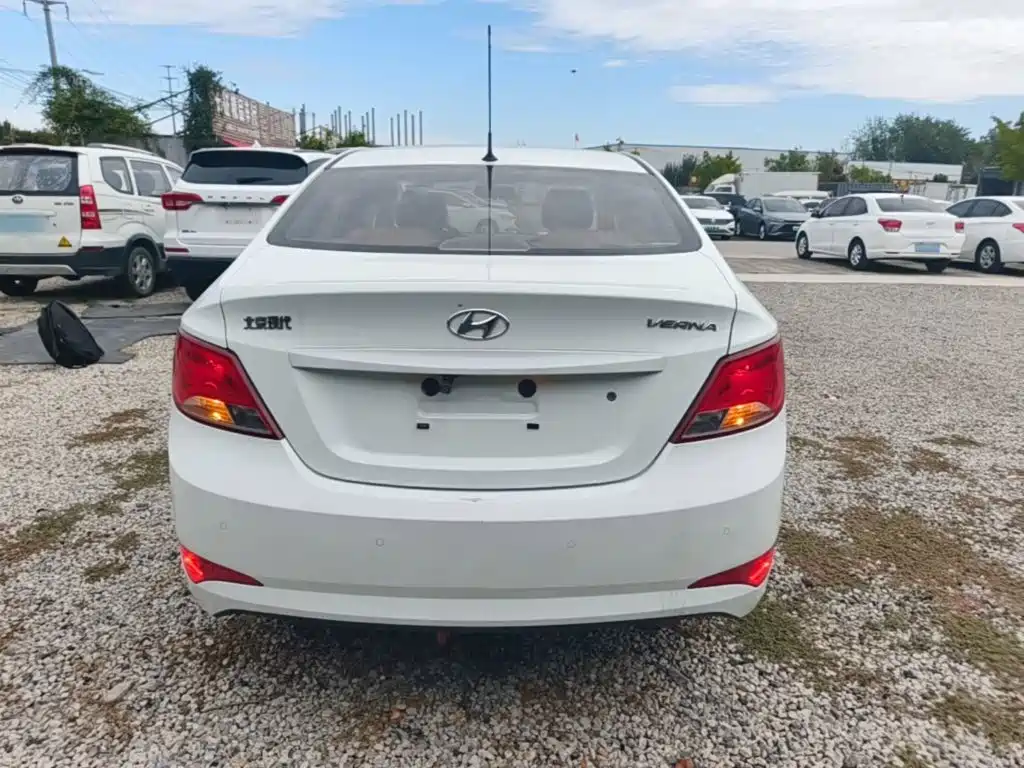 Hyundai Verna — миниатюра 6