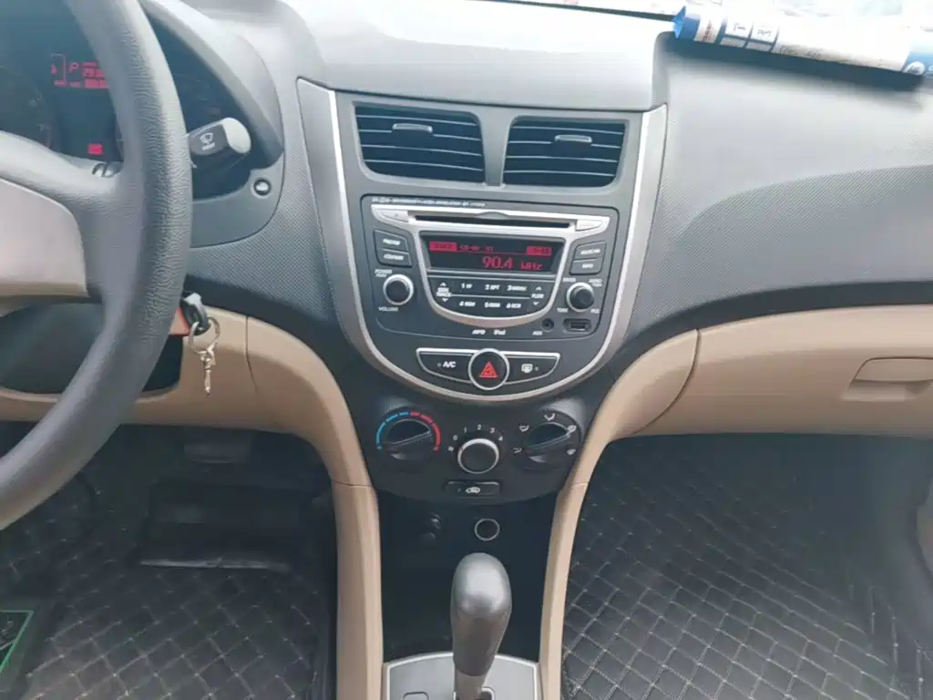 Hyundai Verna — миниатюра 13
