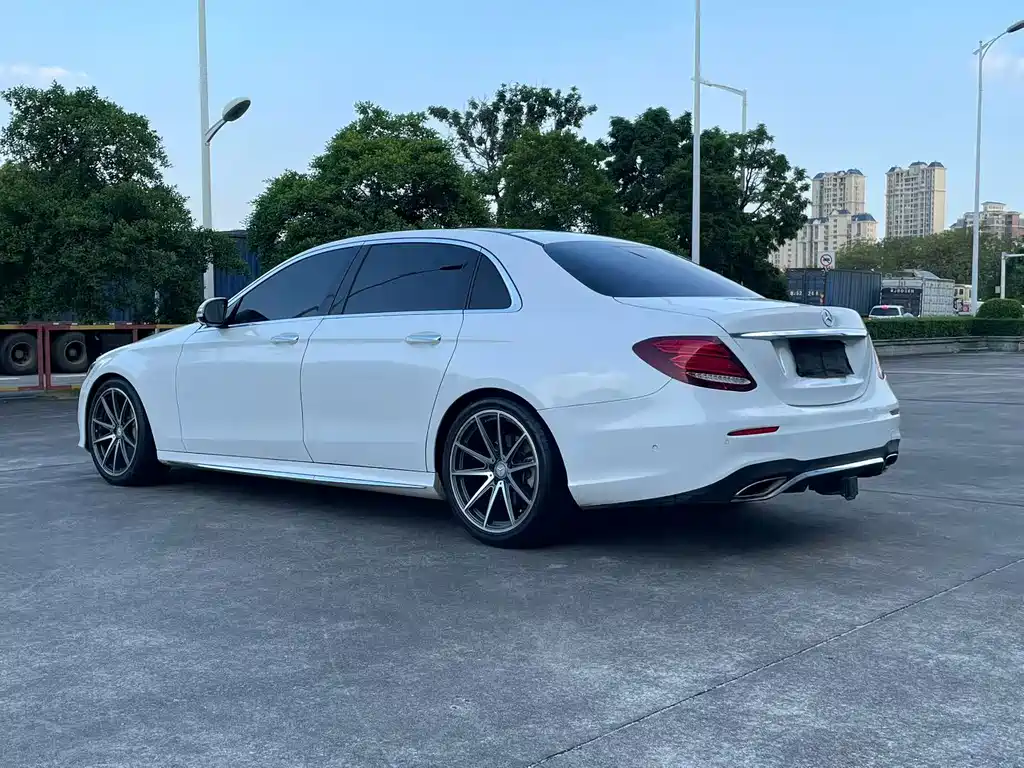 Mercedes-Benz E-Class — миниатюра 9