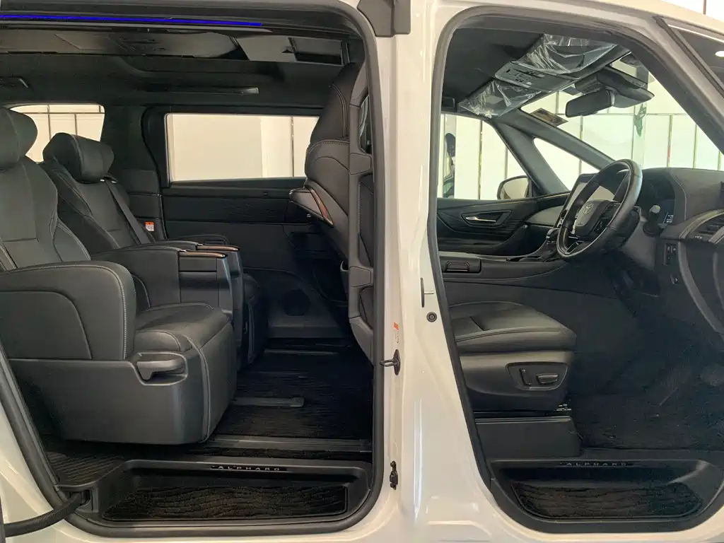 Toyota Alphard 2025 2.5L AT