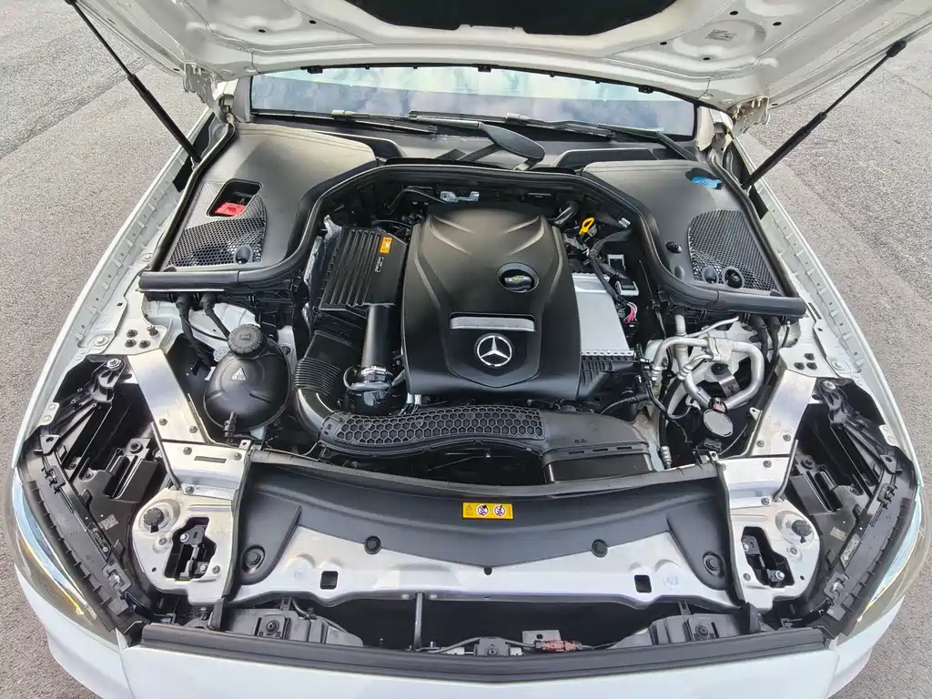 Mercedes-Benz E-Class — миниатюра 12
