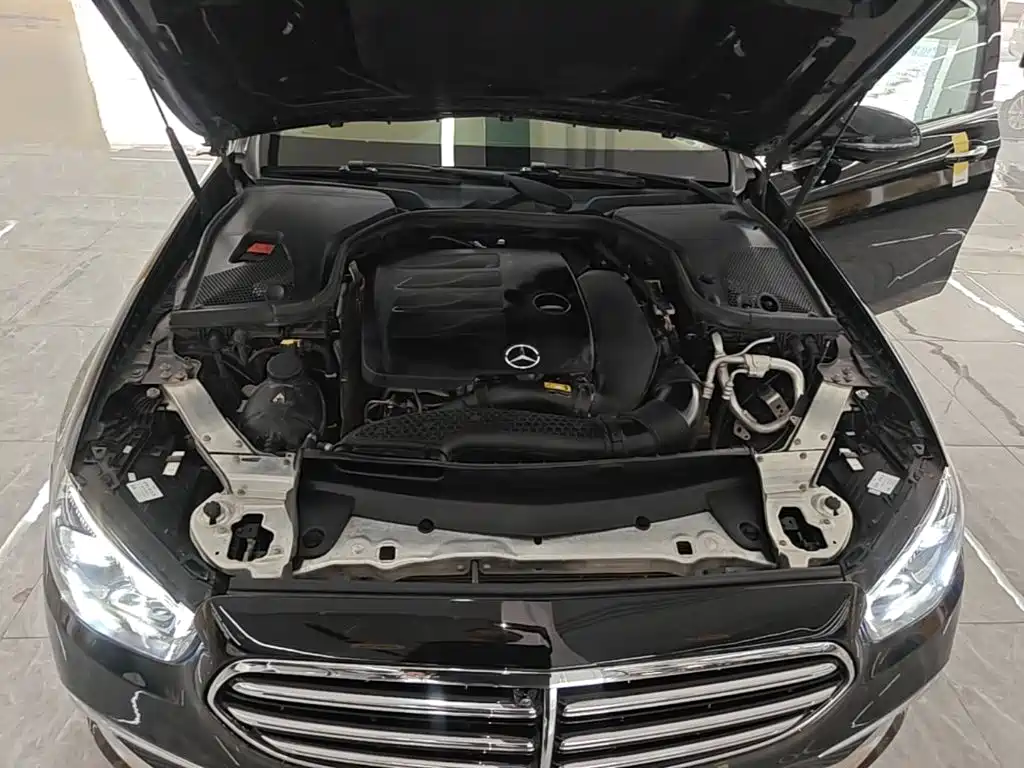 Mercedes-Benz E-Class — миниатюра 20