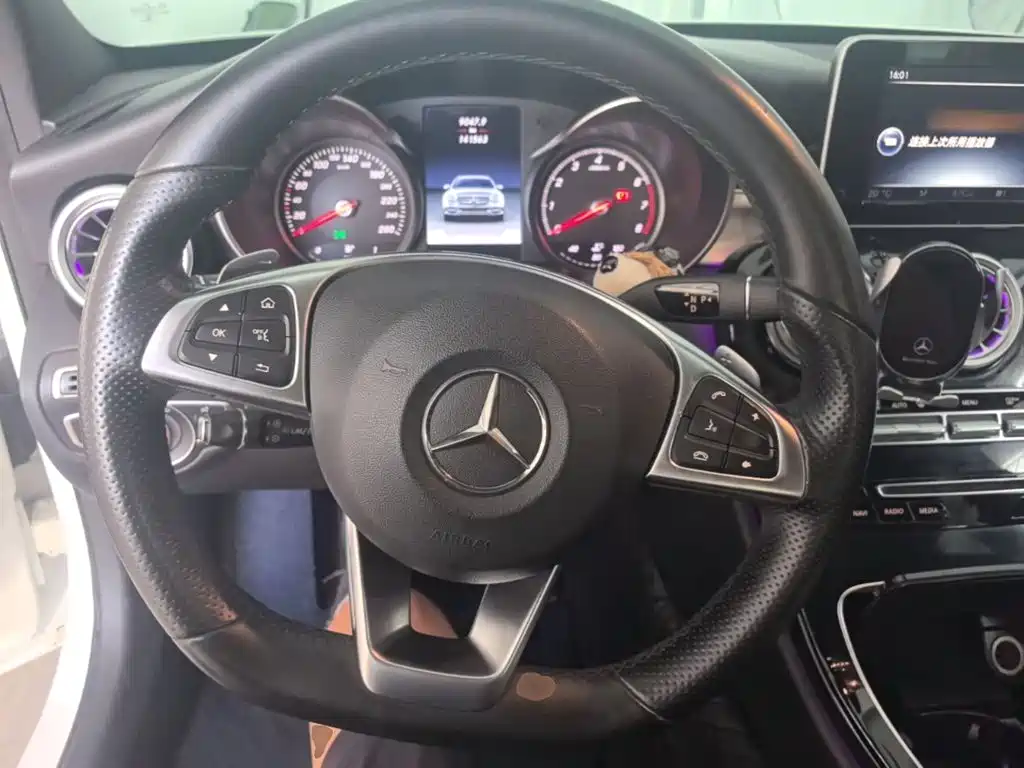 Mercedes-Benz C-Class — миниатюра 11