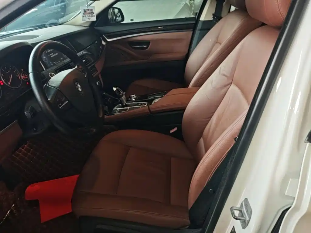 BMW 5 Series — миниатюра 11