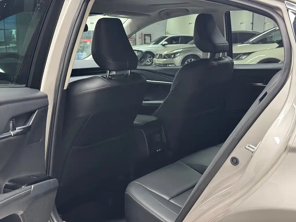Toyota Camry — миниатюра 6