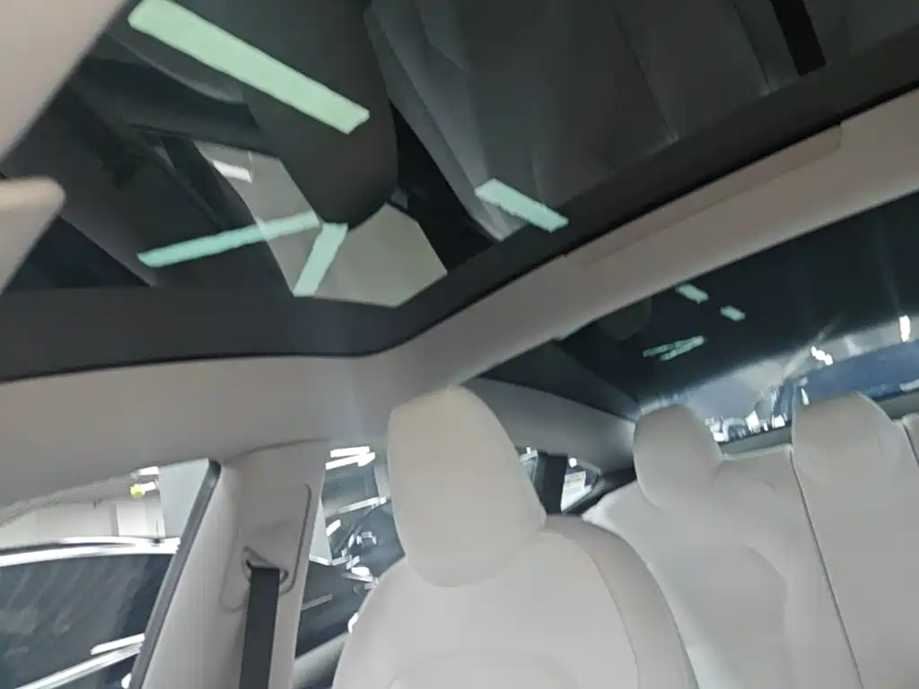 Tesla Model 3 — миниатюра 18