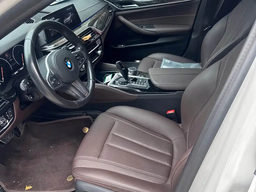 BMW 5 Series — миниатюра 7