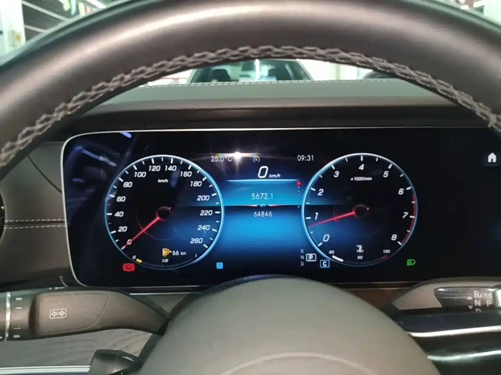 Mercedes-Benz E-Class (Import) — миниатюра 12