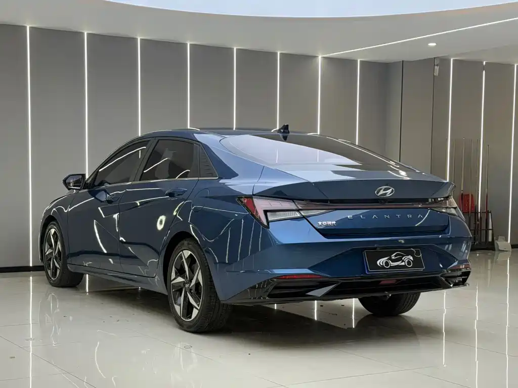 Hyundai Elantra 2022 — фото 18