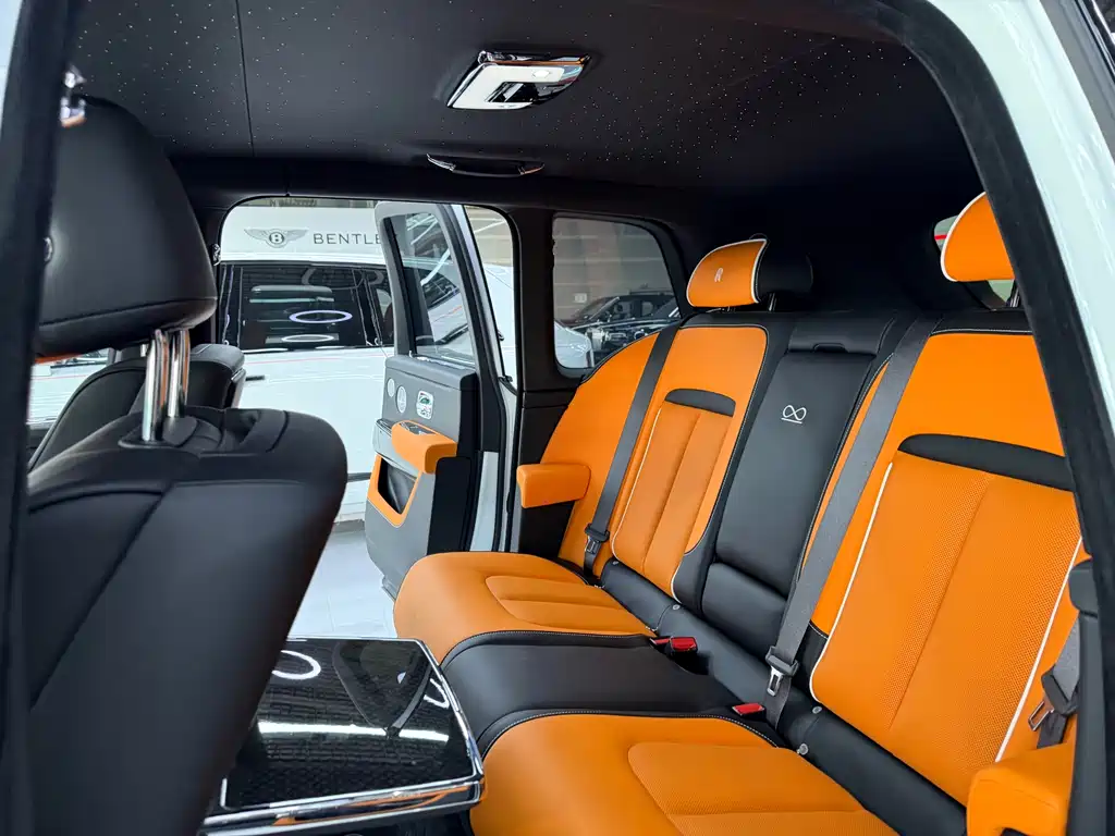 Rolls-Royce Cullinan 2026 6.7T Black Badge
