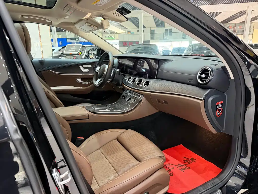 Mercedes-Benz E-Class — миниатюра 11