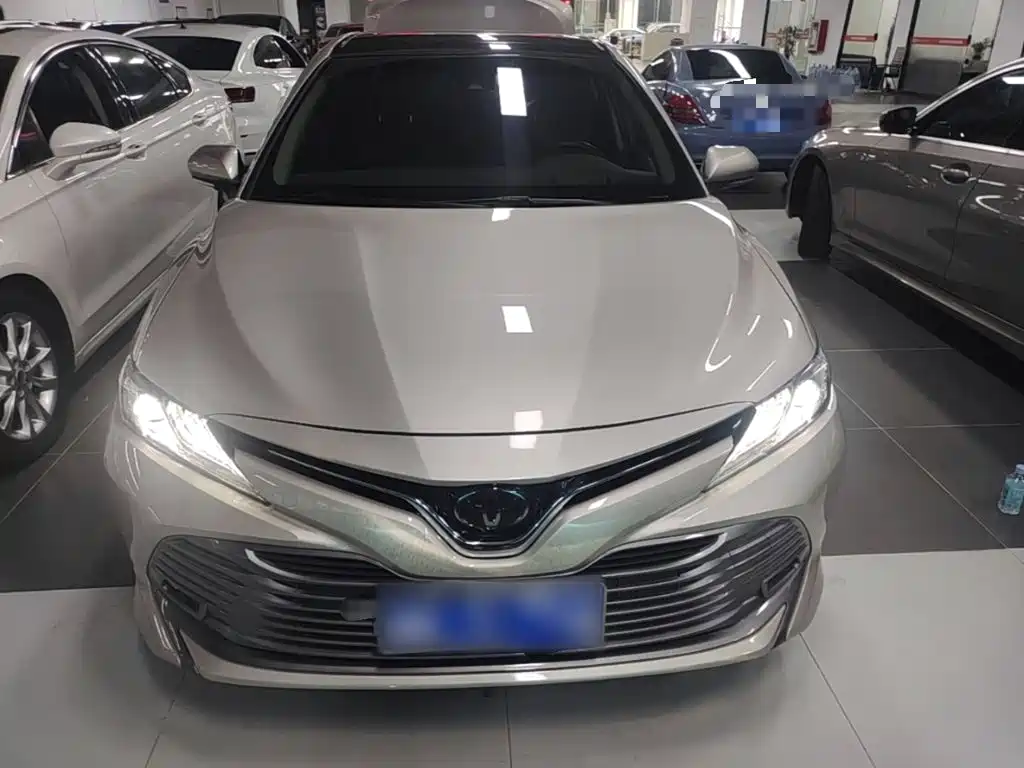 Toyota Camry — миниатюра 3
