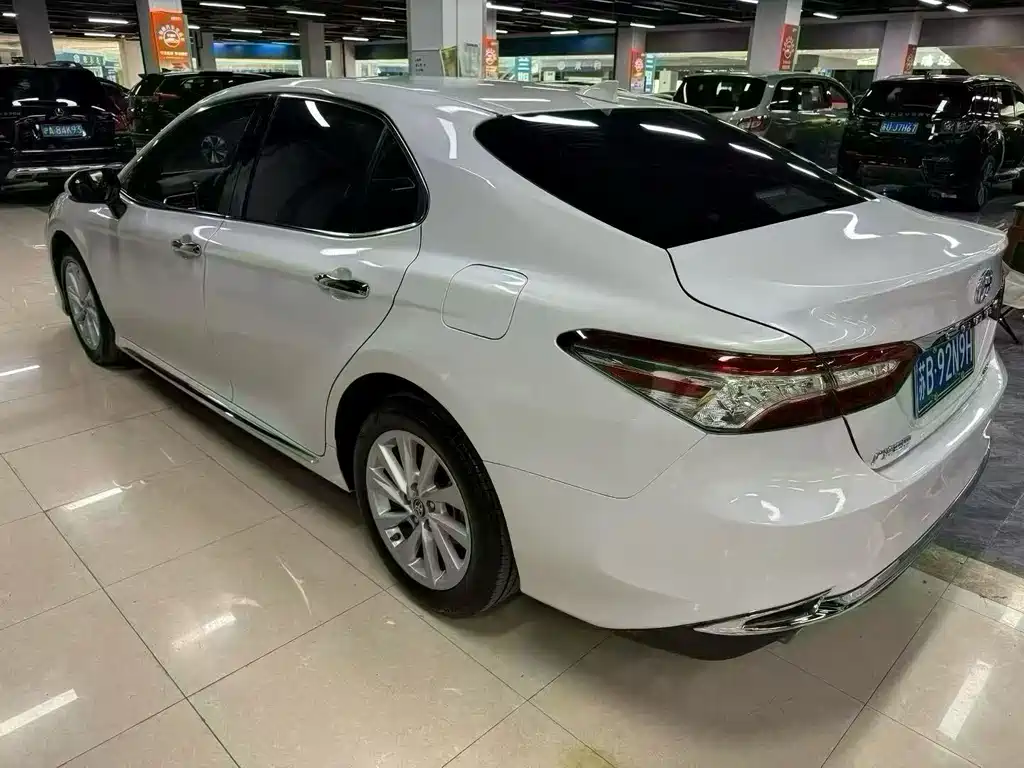 Toyota Camry — миниатюра 6