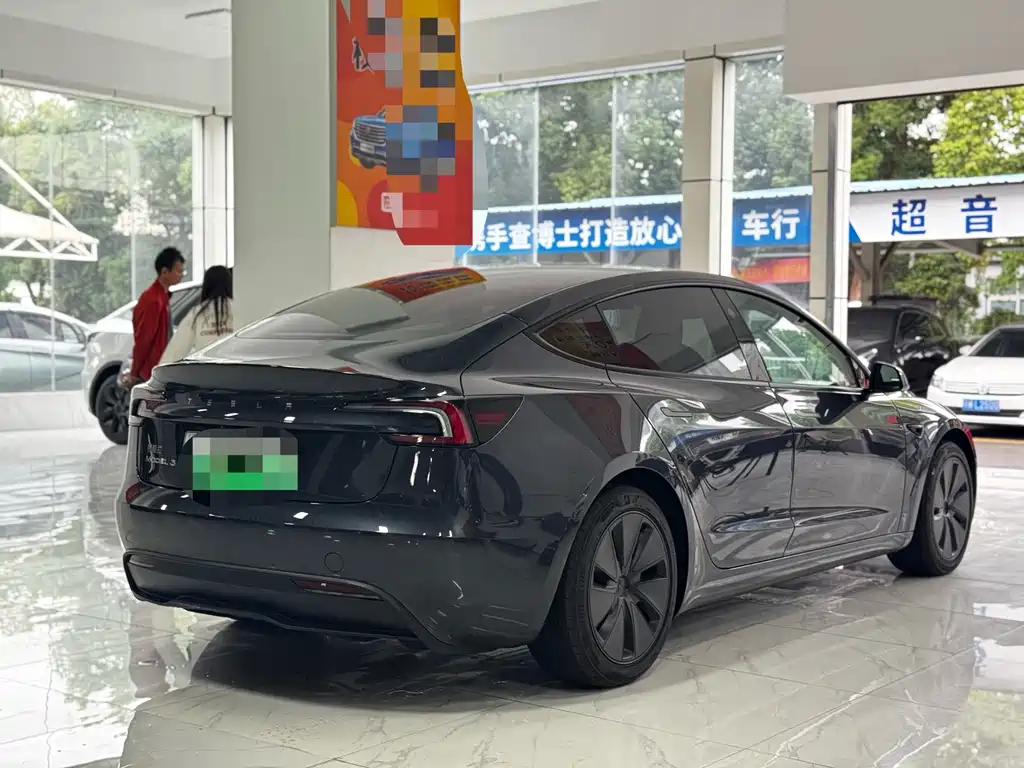 Tesla Model 3 — миниатюра 6