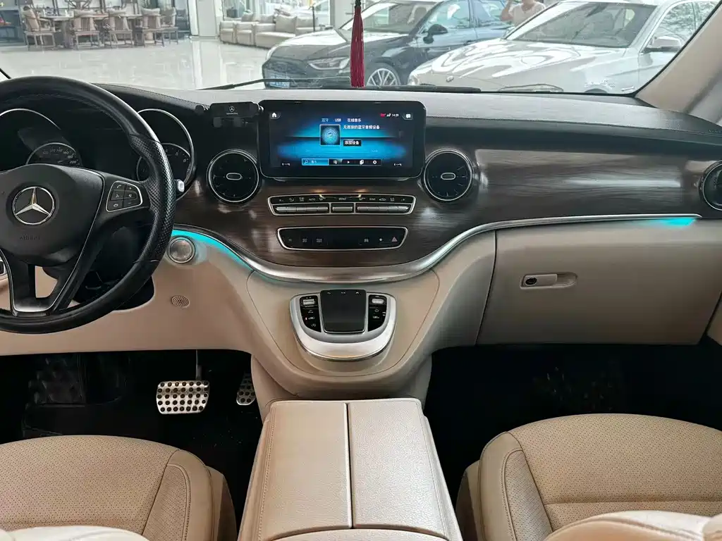 Mercedes-Benz V-Class — миниатюра 10