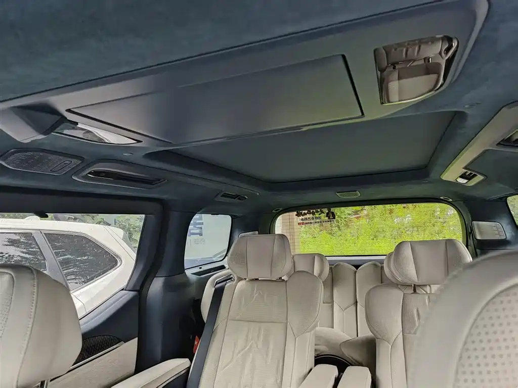 Zeekr 009 2024 мест Executive 108kWh