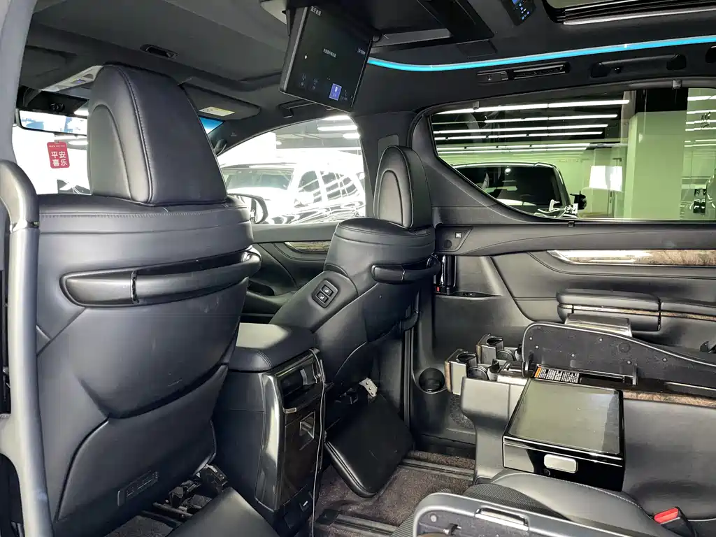 Toyota Vellfire - фото 18