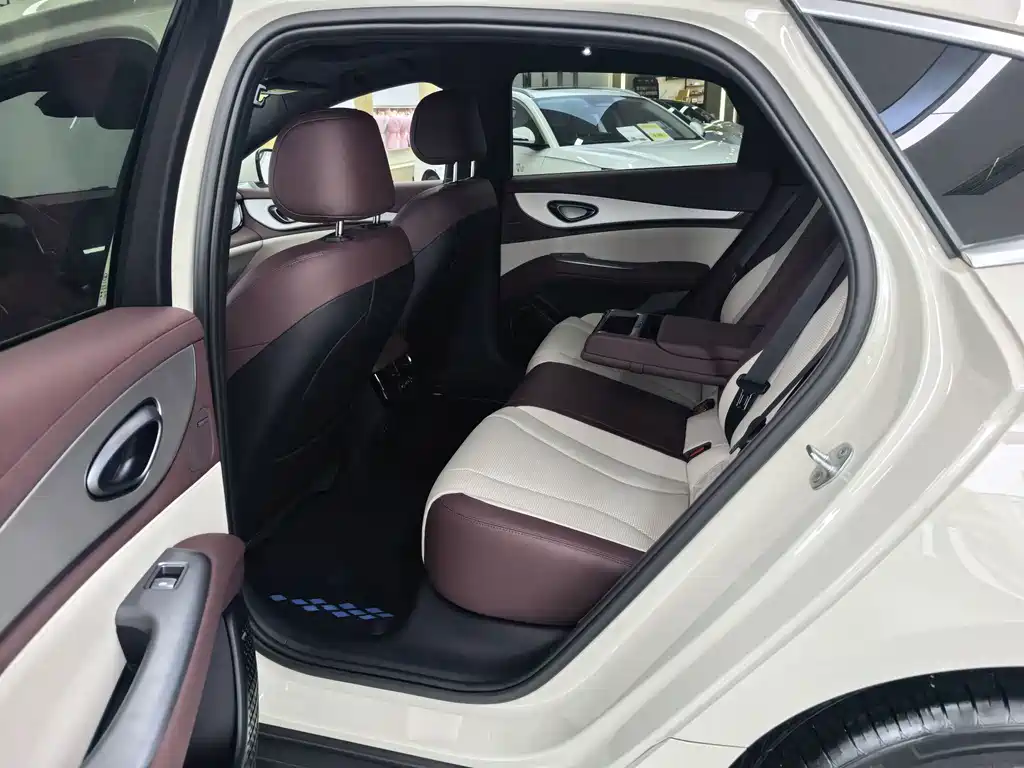 BYD Seal 07 DM-i — миниатюра 5