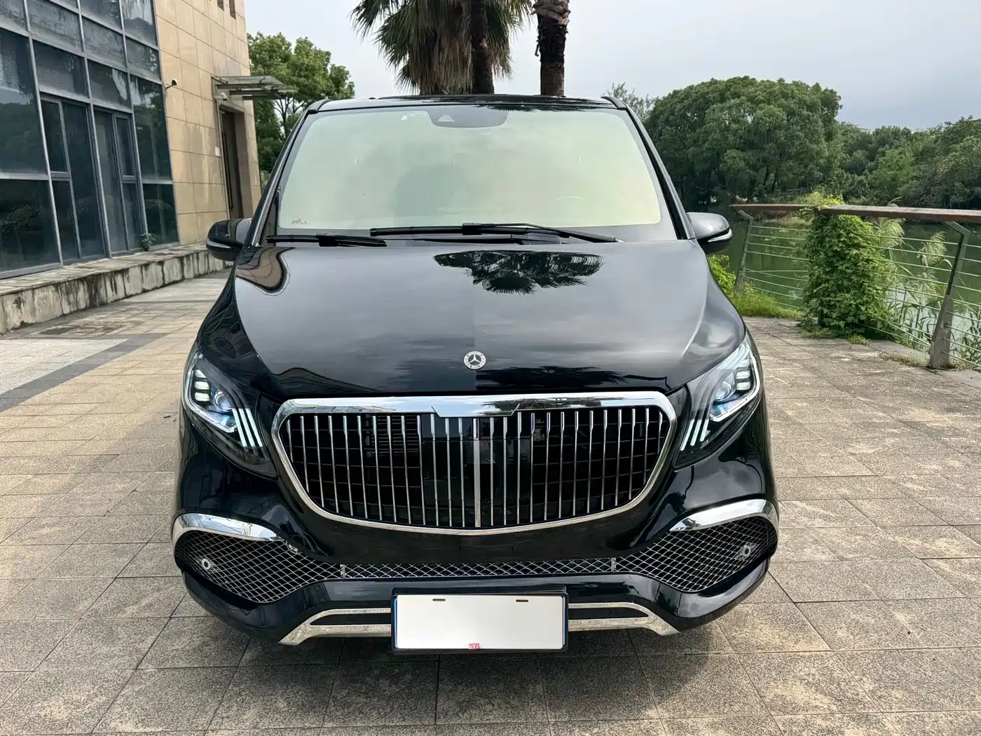奔驰V级 2022款 V 260 领航版 2023