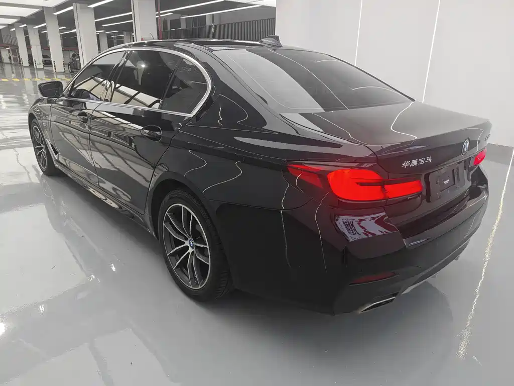 BMW 5 Series New Energy — миниатюра 7