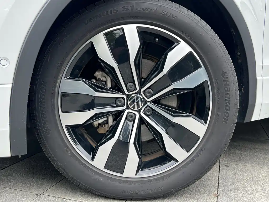 Volkswagen Tiguan L — миниатюра 16