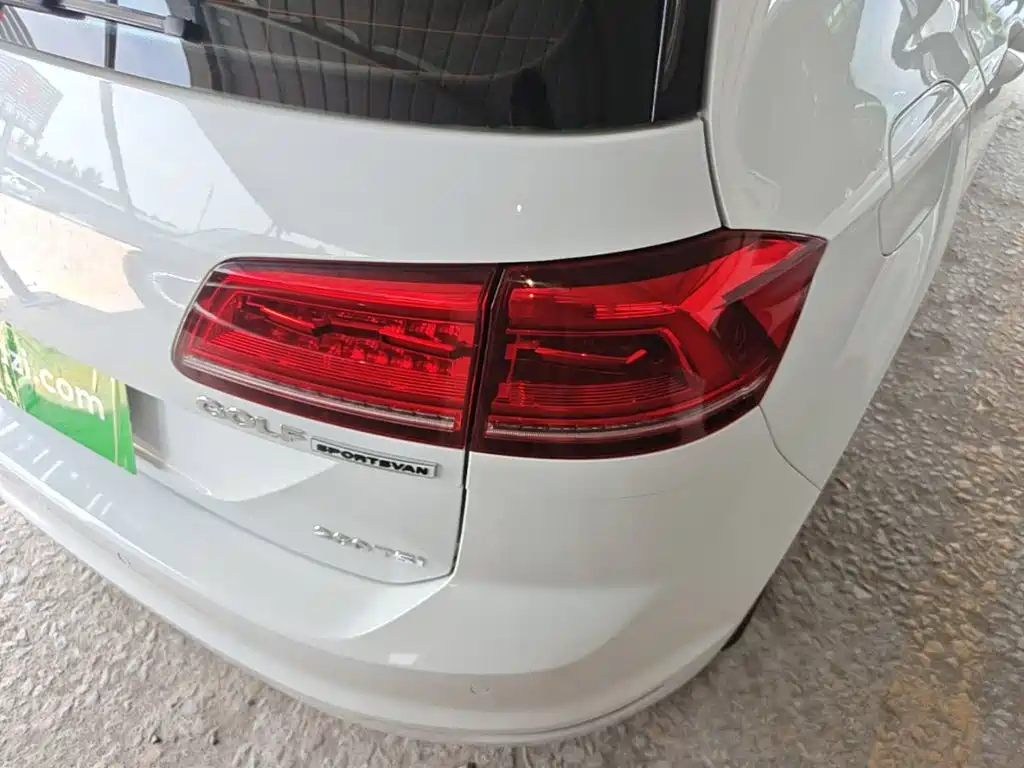 Volkswagen Golf · 2018 230TSI AT