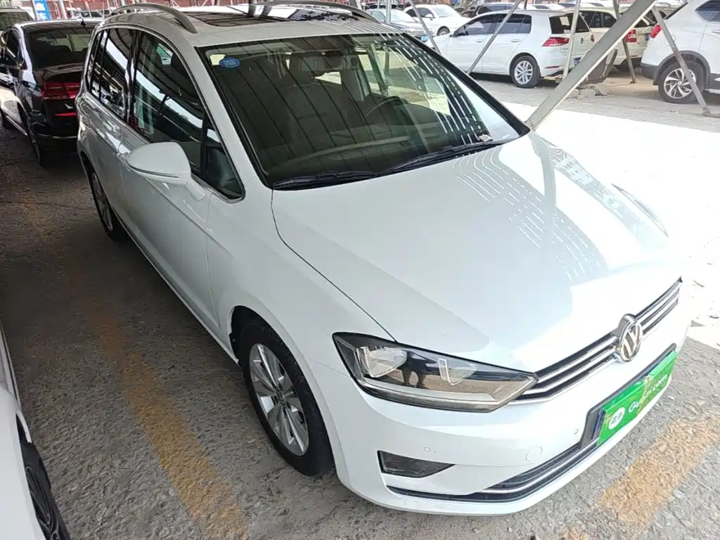 Volkswagen Golf · 2018 230TSI AT