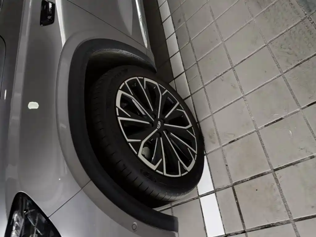 Geely Xingyue L — миниатюра 23