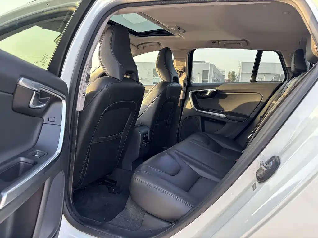 Volvo V60 — миниатюра 9