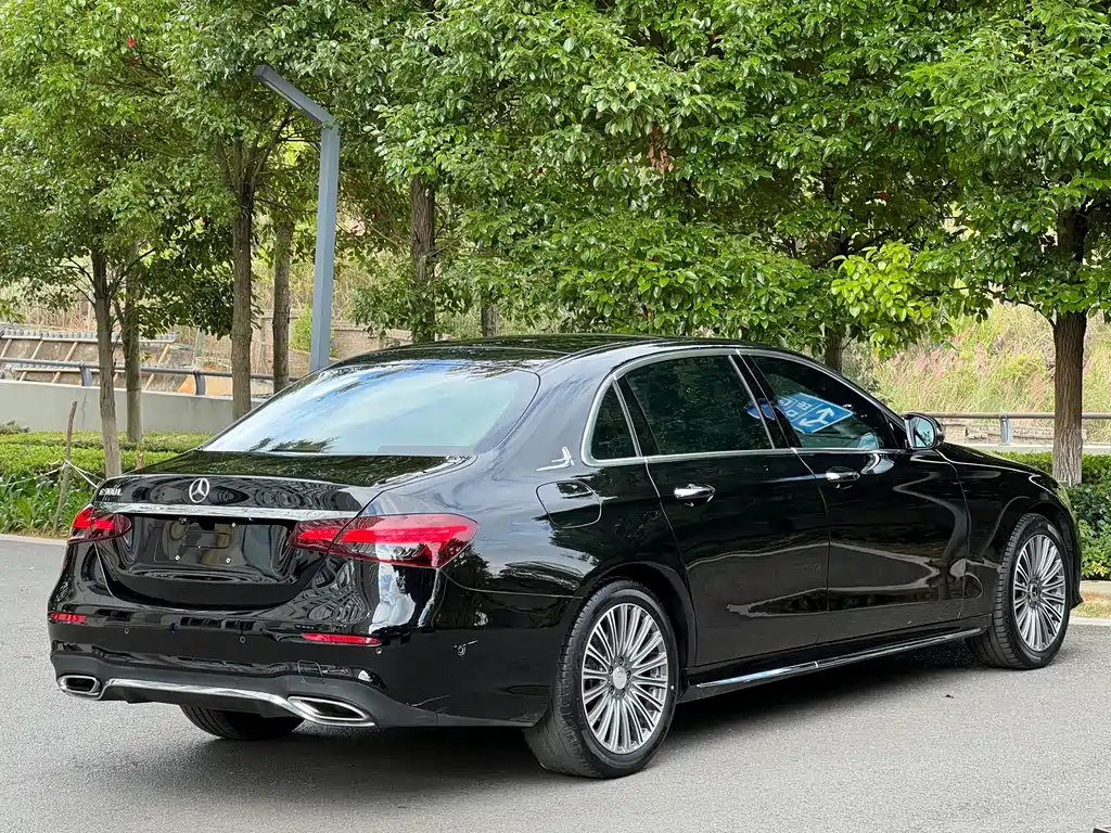 Mercedes-Benz E-Class — миниатюра 7
