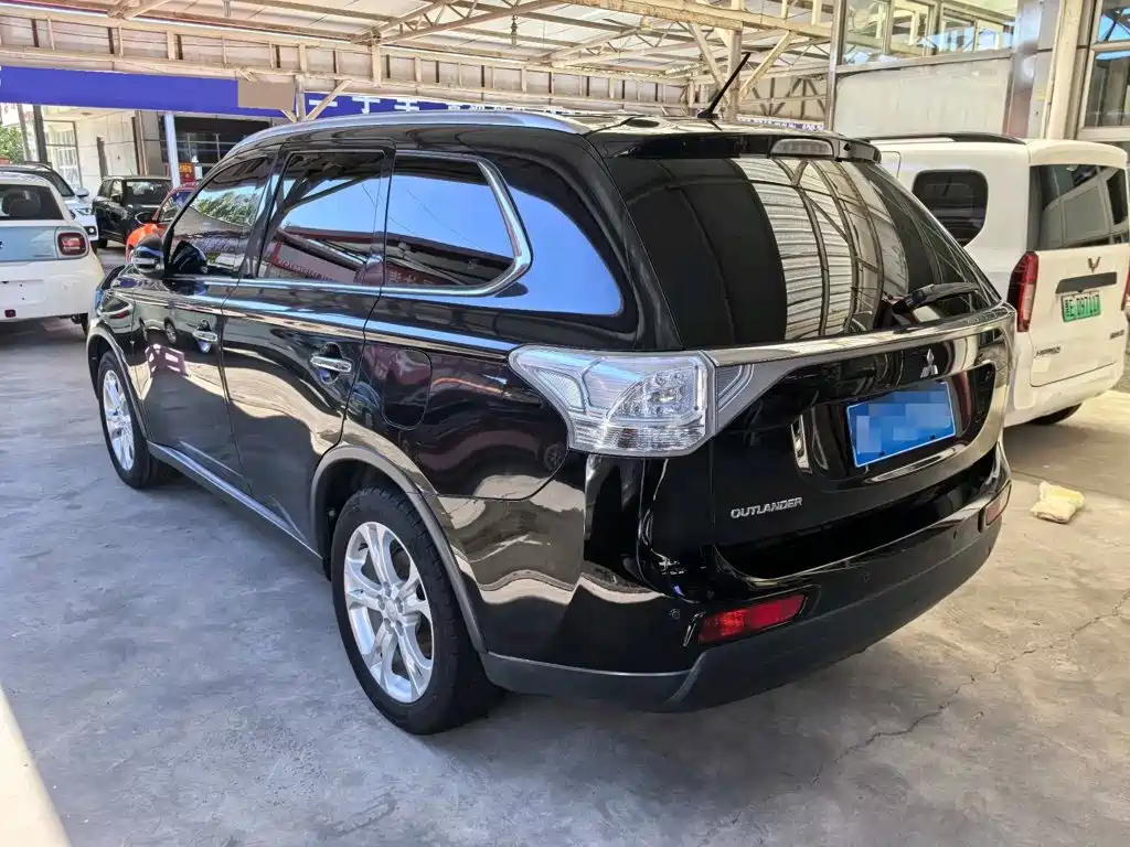 Mitsubishi Outlander (Import) — миниатюра 9