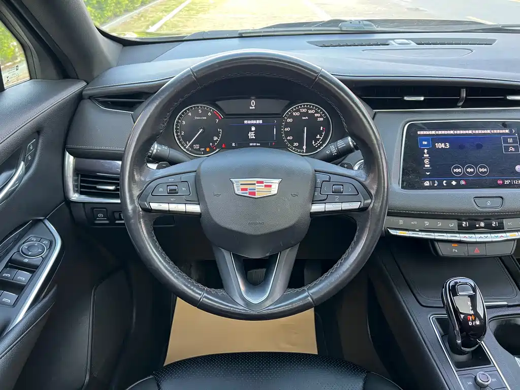 CADILLAC XT4
