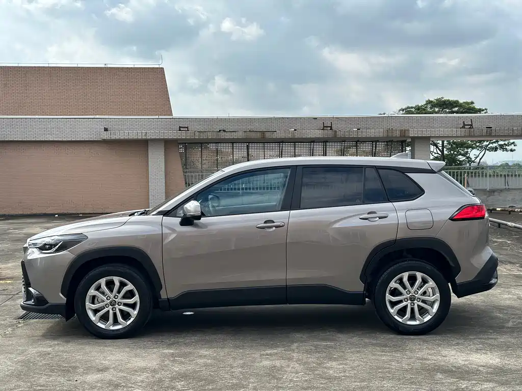 Toyota Frontlander 2023 2.0L CVT Elite