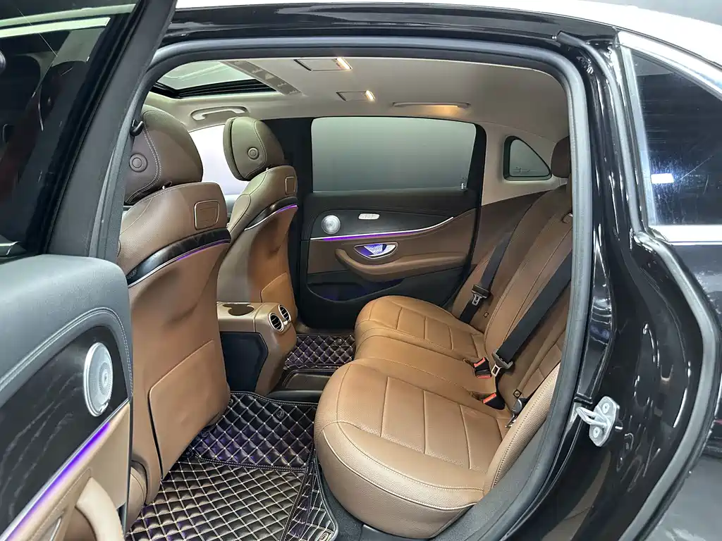 Mercedes-Benz E-Class — миниатюра 9
