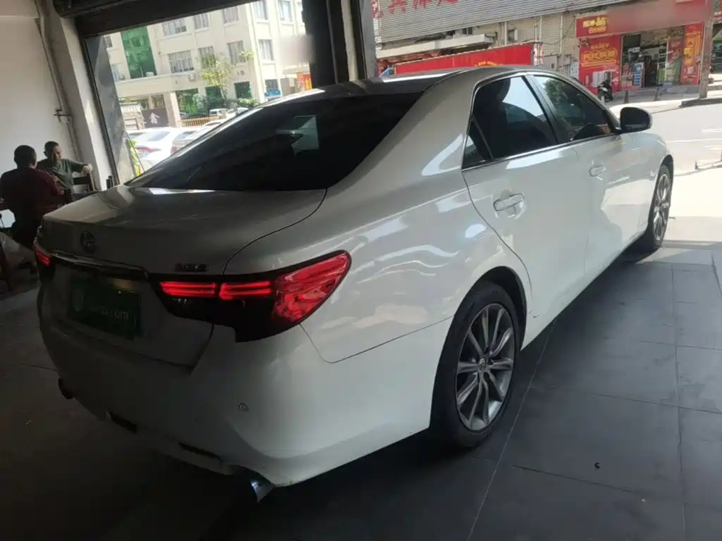 Toyota Reiz — миниатюра 5